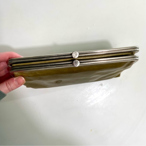 HOBO Lauren clutch Wallet green leather - Picture 6 of 12